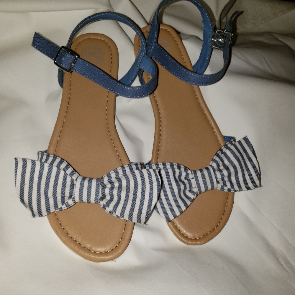 Strappy bow sandals